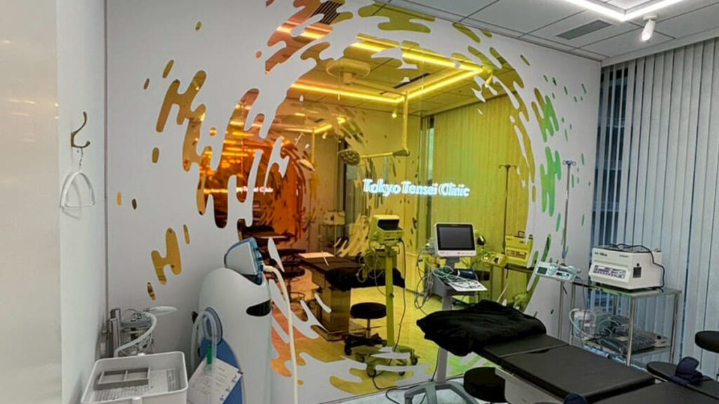 大阪市,東京テンセイクリニック,樹脂製表面側面発行サイン,ミラー装飾フィルム